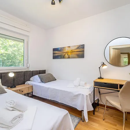 House Amarilla With Private Pool Villa