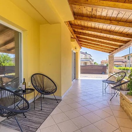House Amarilla With Private Heated Pool Villa