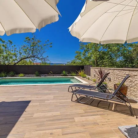 House Amarilla With Private Heated Pool Linardici
