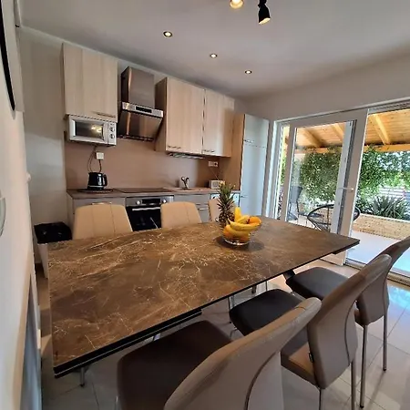 House Amarilla With Private Pool Villa