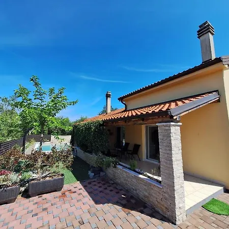 House Amarilla With Private Pool *