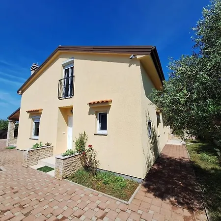 Villa House Amarilla With Private Pool