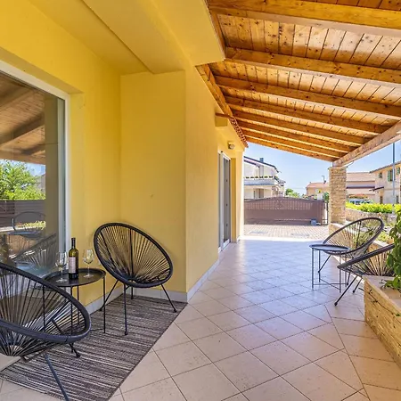 House Amarilla With Private Pool 빌라