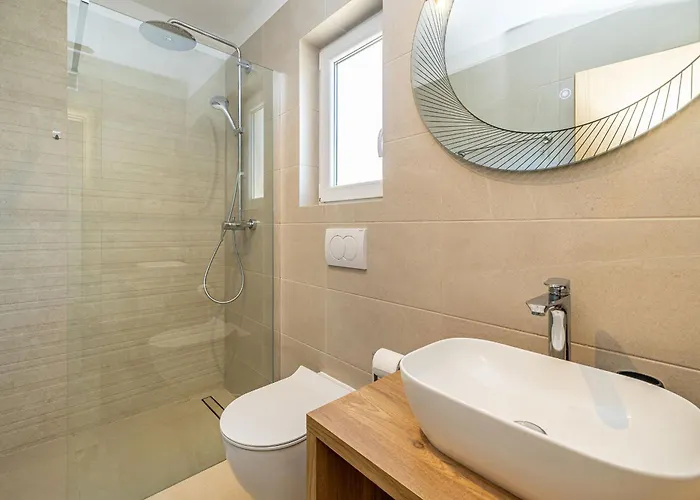 House Amarilla With Private Pool Villa