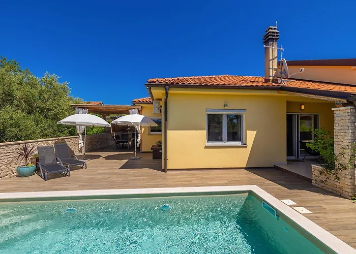 House Amarilla With Private Pool