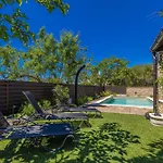 House Amarilla With Private Pool Villa