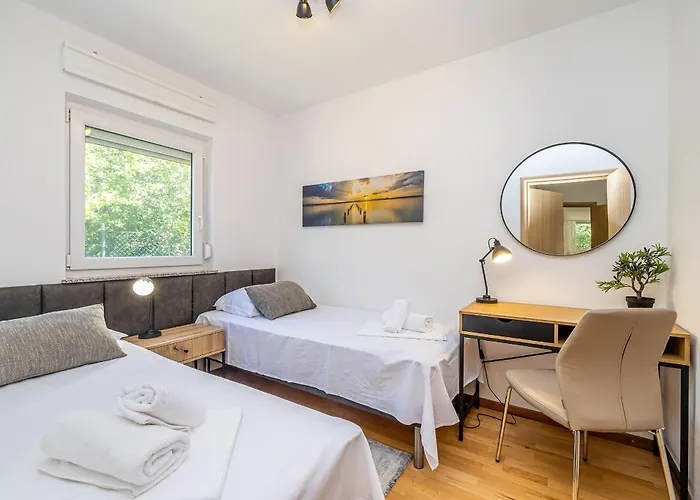 House Amarilla With Private Pool Villa
