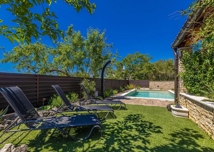 House Amarilla With Private Pool Villa
